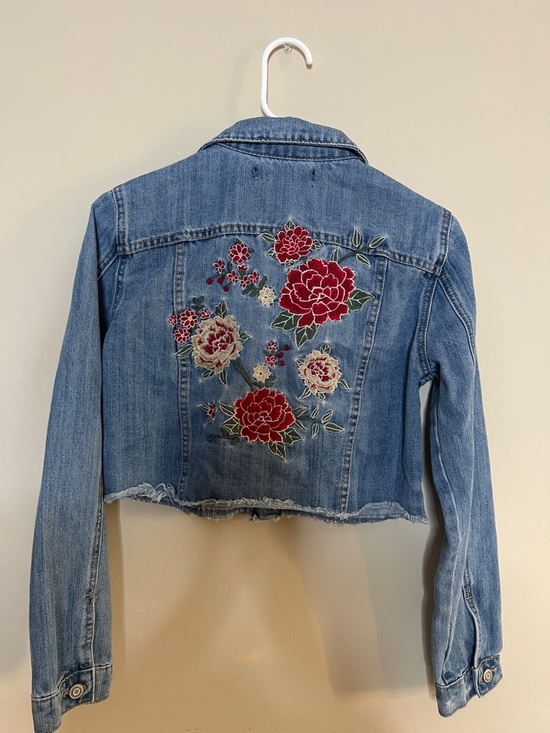 Forever 21 Jackets & Blazers - 🌺🎴🫜🏡Forever 21 Light Blue Denim Jacket with Red and Blush Floral Embroidery